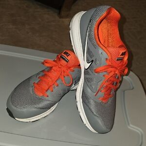(J4) Nike Gray and Orange Athletic Shoes Sz 10 Men